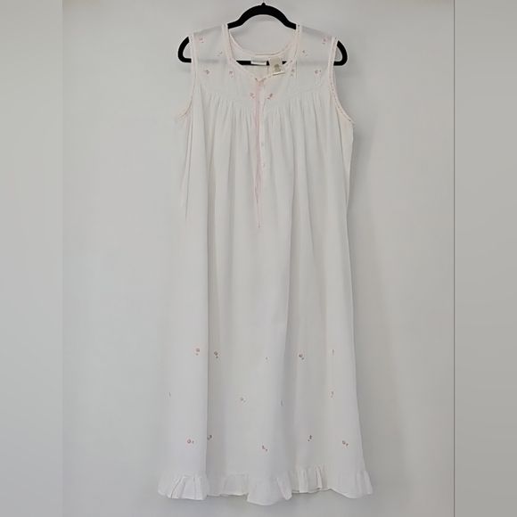 VTG White Cottagecore Night Gown w Embroidered Flowers Ribbon Trim & Ruffle Hem - Picture 1 of 13